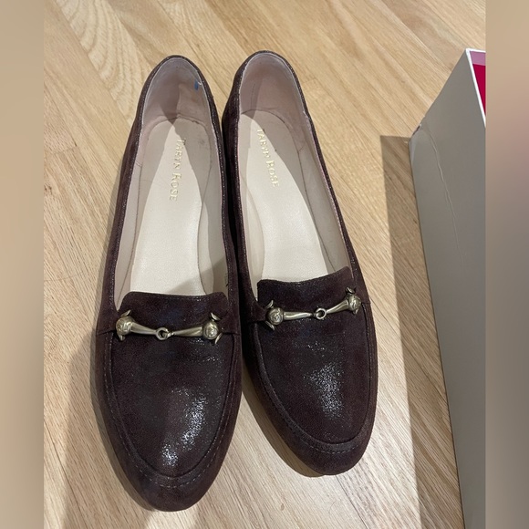 Taryn Rose shoes - Picture 1 of 3